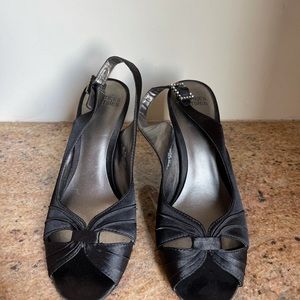 Black heels, barely worn, 7.5